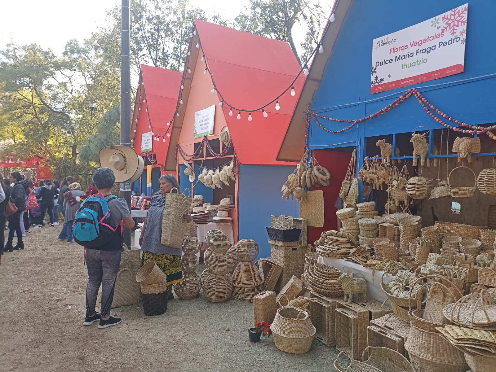 Últimos días de la venta de artesanía en la Villa Navideña